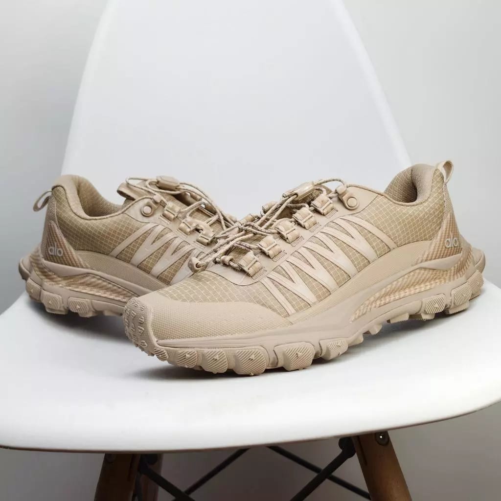 Alo Trail Sneaker in the Gravel colorway
