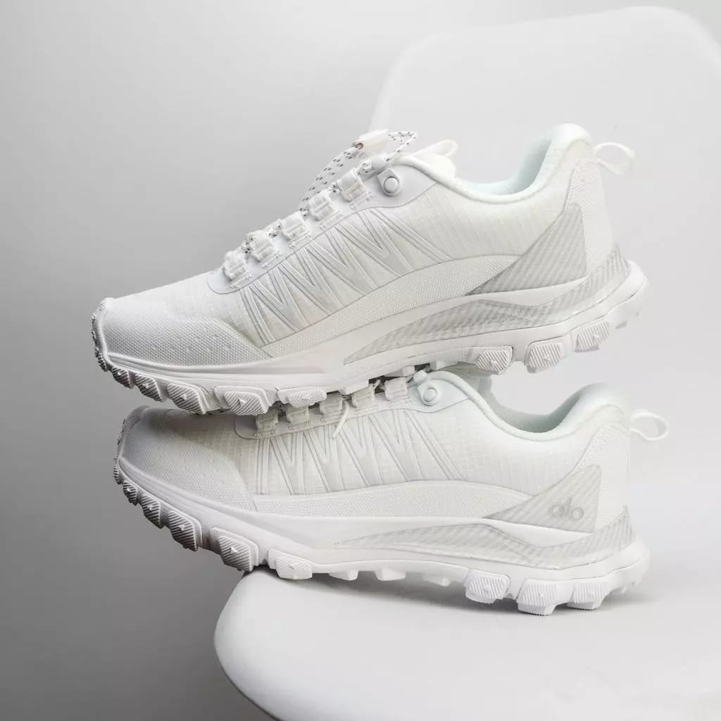 Alo Yoga Trail ‘White’