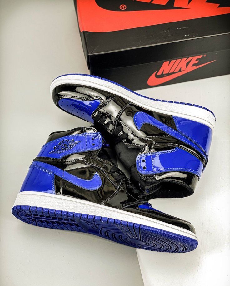 Nike Air Jordan 1 Retro High OG "Patent Royal"
